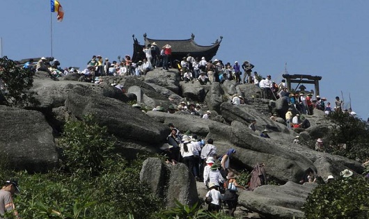 'Hái' bội tiền từ các tour du lịch tâm linh sau Tết