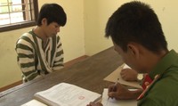 Nam thanh niên đốt nhà bố mẹ, chém bị thương công an và bảo vệ dân phố Nam thanh niên đốt nhà bố mẹ, chém bị thương công an và bảo vệ dân phố