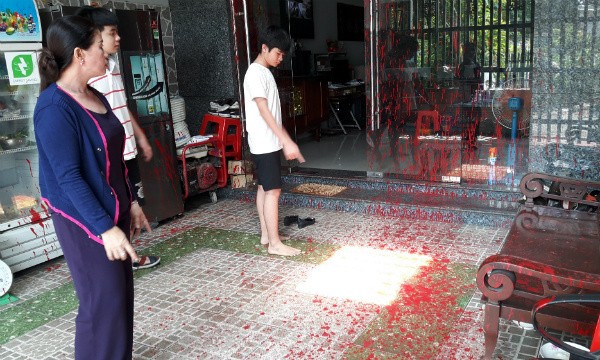 Ham đồ trang sức, xe SH, người đàn bà khiến chồng con bị đe dọa cắt cổ