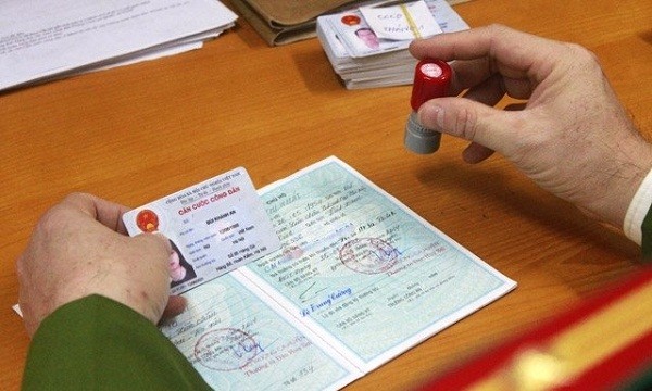 Quản lý dân cư bằng hộ khẩu hay định danh cá nhân: Bài 1 - Sướng khổ nhờ… hộ khẩu