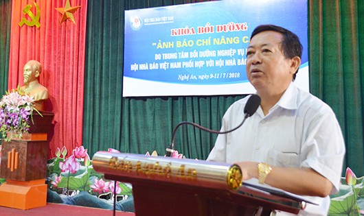 Bồi dưỡng nâng cao về ảnh báo chí tại Nghệ An