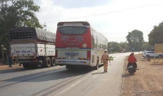 Bình Phước: Xe khách 46 chỗ “húc” xe máy khiến một người đàn ông tử vong