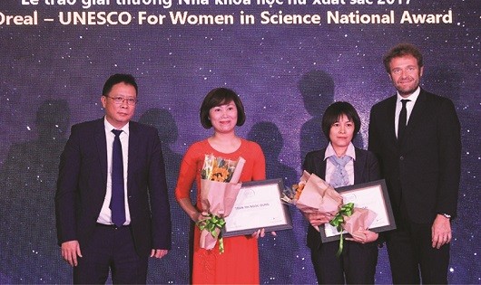 Những