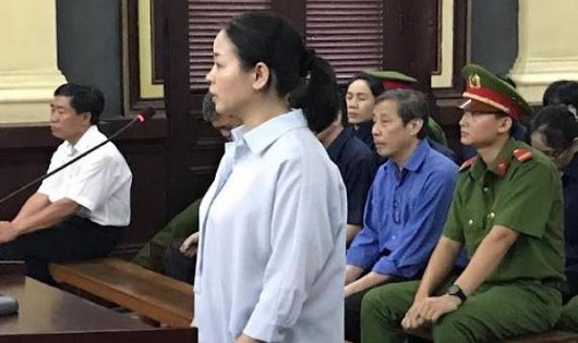 Kêu cứu của công ty Phương Trang trong vụ án “đại gia” Hứa Thị Phấn: Thực nợ 3.936 tỉ, bị kê biên tới… 15 ngàn tỉ