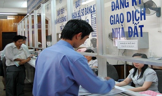 Người yêu cầu đăng ký không phải xuất trình giấy tờ chứng minh giao dịch