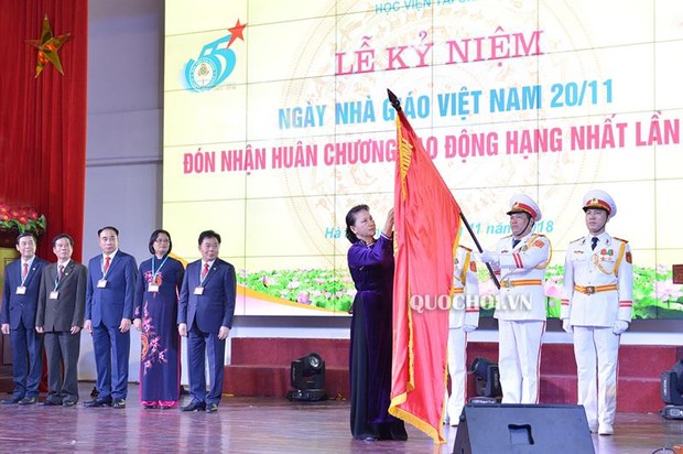 Chủ tịch Quốc hội dự Lễ kỷ niệm Ngày Nhà giáo Việt Nam