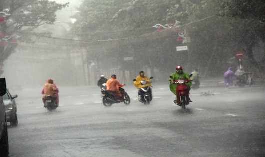 Bão số 5 suy yếu thành áp thấp nhiệt đới, siêu bão hướng vào biển Đông