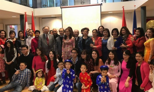 Cộng đồng người Việt Nam tại Hà Lan mừng Xuân Mậu Tuất