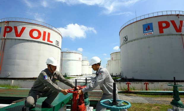 Nhập khẩu xăng dầu: Cựu Bộ trưởng cảnh báo hệ lụy “mua giá cao, hưởng thuế thấp”