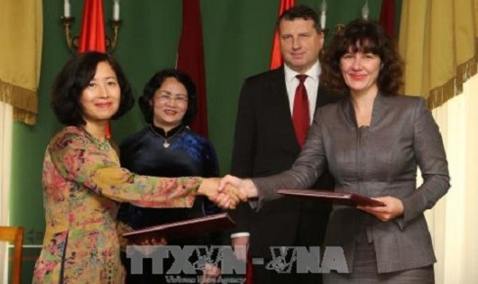Việt Nam - Latvia ký Hiệp định tránh đánh thuế hai lần và ngăn ngừa việc trốn lậu thuế