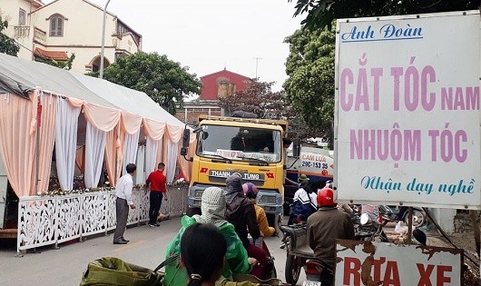 Tràn lan vi phạm an toàn giao thông ở ngoại thành Hà Nội