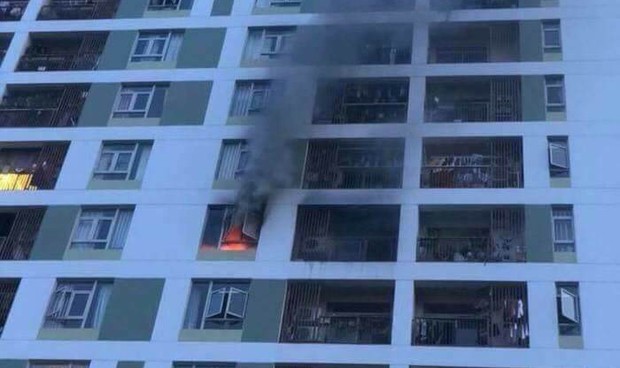 Lại cháy chung cư ở TP HCM, hàng trăm người hoảng hốt tháo chạy