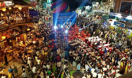 'Phố Tây' Huế chính thức khai trương