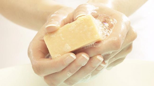Tránh sử dụng xà phòng trong mùa đông Tránh sử dụng xà phòng trong mùa đông