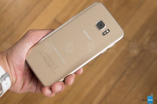 Samsung Galaxy S7 Edge phát nổ sau khi đóng băng và tắt máy
