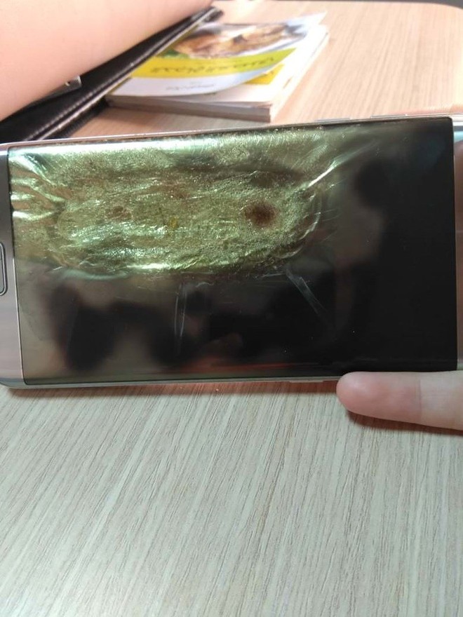 Samsung Galaxy S7 Edge phát nổ sau khi đóng băng và tắt máy