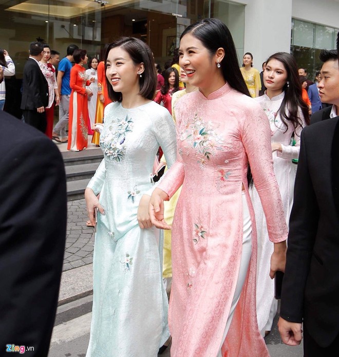 Dan xe sang, phu dau xinh dep trong le ruoc dau a hau Thanh Tu hinh anh 2