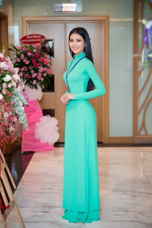 Trước khi dự thi Hoa hậu Việt Nam, Đinh Thị Triều Tiên từng thắng giải Á khôi 2 Hoa khôi Sinh viên Việt Nam 2017.