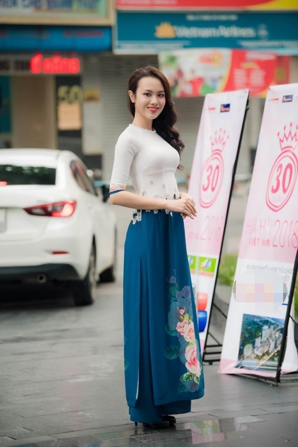 Huỳnh Phạm Thủy Tiên, sinh năm 1998 và hiện là sinh viên Đại học Ngoại thương TPHCM. Cô gái cao 1,7m vừa đăng quang cuộc thi Hoa khôi Ngoại thương cách đây một tháng. Trước khi thử sức ở các cuộc thi nhan sắc, Thủy Tiên từ nặng đến 90kg và phải ăn kiêng, luyện tập thể thao để giảm 32 kg. Tham gia cuộc thi nhan sắc cấp quốc gia, cô sinh viên ngành Kinh tế Đối ngoại kỳ vọng nối tiếng thành công của đàn chị Á hậu 2 Hoa hậu Việt Nam 2016 Thuỳ Dung (cũng là Hoa khôi Ngoại thương 2016).