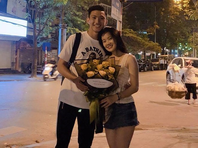 Văn Hậu U23 lập siêu phẩm, bạn gái xinh như hot girl bị săn lùng hình ảnh 1 van hau u23 lap sieu pham, ban gai xinh nhu hot girl bi san lung hinh anh 1