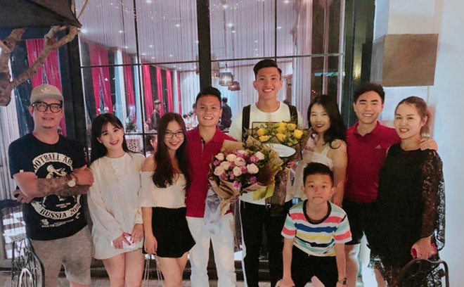 Văn Hậu U23 lập siêu phẩm, bạn gái xinh như hot girl bị săn lùng hình ảnh 3 van hau u23 lap sieu pham, ban gai xinh nhu hot girl bi san lung hinh anh 3