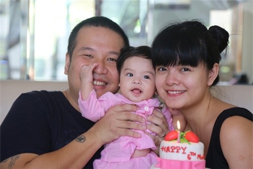 Con gái đầu lòng Tuệ Lâm được sinh ra trong niềm hạnh phúc của hai vợ chồng.