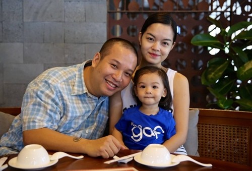 Trên trang cá nhân, Phạm Quỳnh Anh và Quang Huy thường chia sẻ khoảnh khắc, những câu chuyện vui buồnbên con gái.