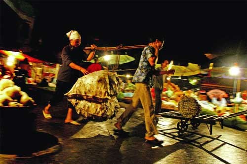 Kết quả hình ảnh cho chợ đầu mối Long Biên