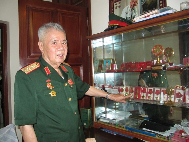 Lão tướng Đặng Kính