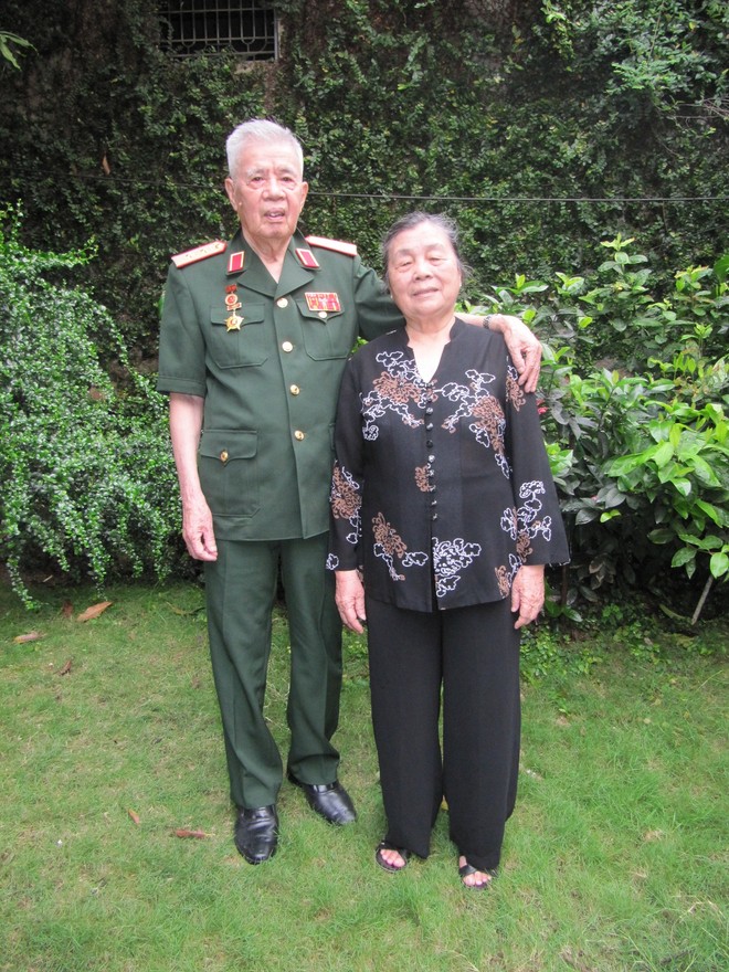 Tướng Kính và vợ