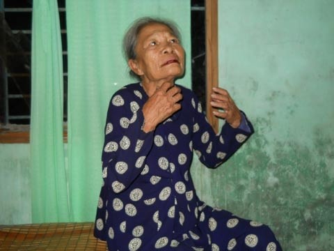 Bà Liễu, vợ nạn nhân Trực đau đớn kể lại cái chết oan của chồng mình.