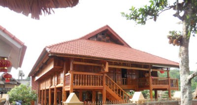 Căn nhà sàn hiện đại dựng bằng gỗ quý hiếm, ông B. vẫn thường về nghỉ cuối tuần