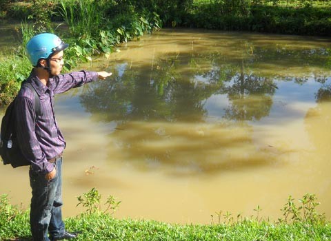 Ao cá em Trinh bị ngã xuống, thiệt mạng.
