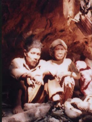 Vợ chồng ông Cao Chơn vẫn thích ngủ ngồi.
