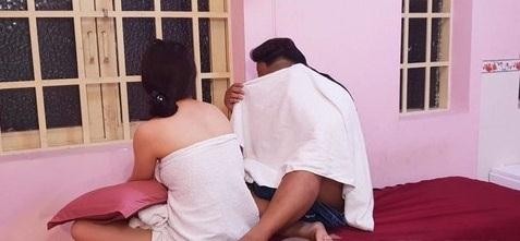 Tiếp viên xinh đẹp không mặc đồ, tắm tiên với quý ông Tiep vien xinh dep khong mac do, tam tien voi quy ong