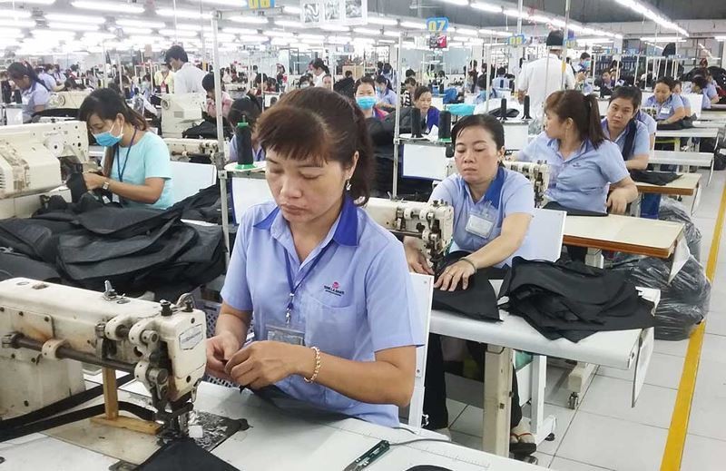 Quy định mới về tiền lương, BHYT có hiệu lực: Vạn người hưởng lợi Quy định mới về tiền lương, BHYT có hiệu lực: Vạn người hưởng lợi