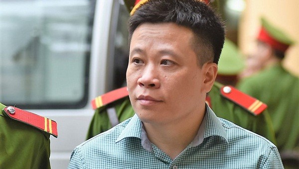 Hà Văn Thắm ra tòa trong vụ lọc hóa dầu Bình Sơn