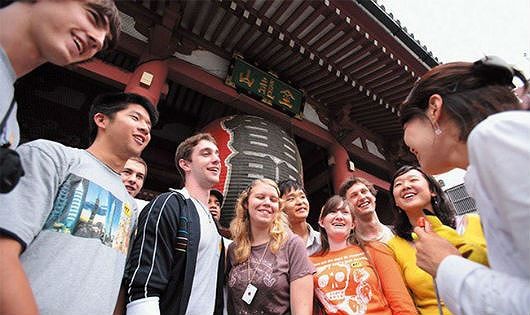 Năm 2020 đưa du lịch trở thành ngành kinh tế mũi nhọn: Cần quyết liệt trong quản lý hướng dẫn viên du lịch