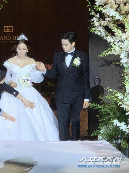 "Mỹ nhân không tuổi" cưới chồng kém 17 tuổi bất chấp gia đình hình ảnh 5 "my nhan khong tuoi" cuoi chong kem 17 tuoi bat chap gia dinh hinh anh 5