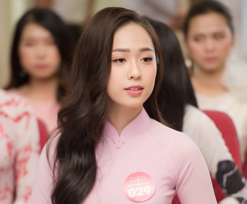 Hot girl tặng hoa Tổng thống Trump giảm 20 kg để thi Hoa hậu Hot girl tặng hoa Tổng thống Trump giảm 20 kg để thi Hoa hậu