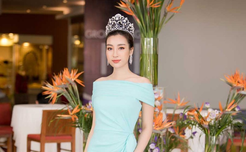 Hot girl tặng hoa Tổng thống Trump giảm 20 kg để thi Hoa hậu Hot girl tặng hoa Tổng thống Trump giảm 20 kg để thi Hoa hậu