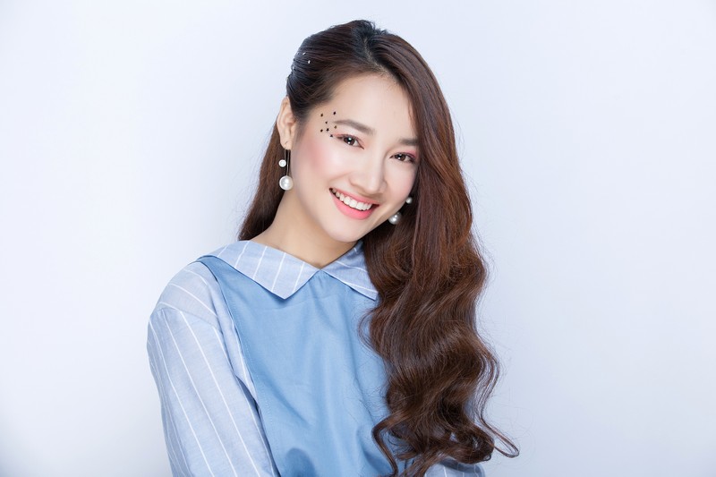 Không chỉ Hà Tăng, nhiều ngọc nữ showbiz Việt cũng vướng thị phi không kém hình ảnh 8 khong chi ha tang, nhieu ngoc nu showbiz viet cung vuong thi phi khong kem hinh anh 8