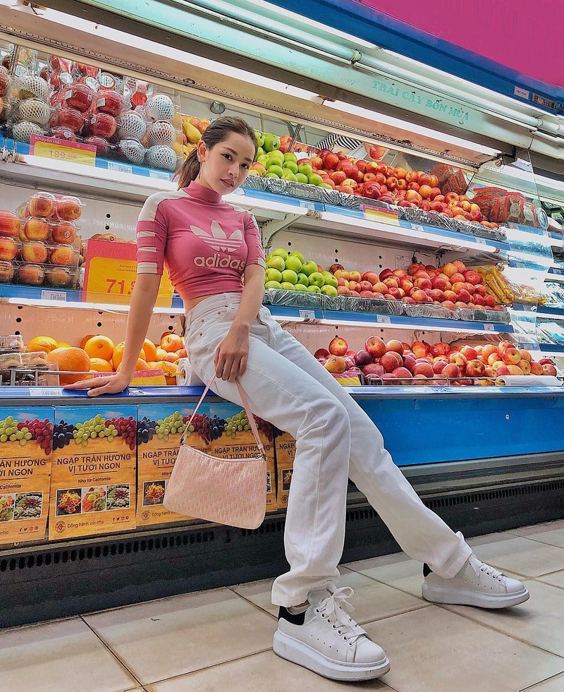 Không chỉ Hà Tăng, nhiều ngọc nữ showbiz Việt cũng vướng thị phi không kém hình ảnh 3 khong chi ha tang, nhieu ngoc nu showbiz viet cung vuong thi phi khong kem hinh anh 3