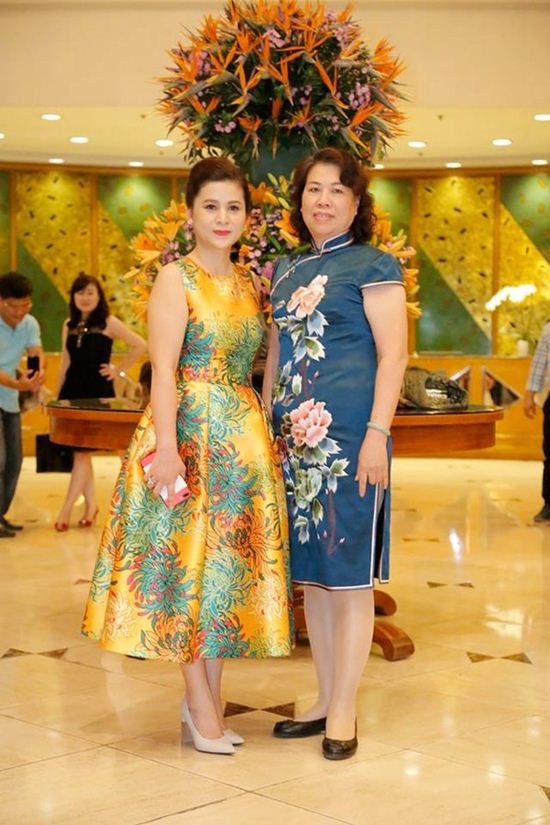 Giữa bão ly hôn nghìn tỷ, vợ "vua cà phê" Trung Nguyên gây ấn tượng vì đẹp, mặc sang hình ảnh 14 giua bao ly hon nghin ty, vo "vua ca phe" trung nguyen gay an tuong vi dep, mac sang hinh anh 14