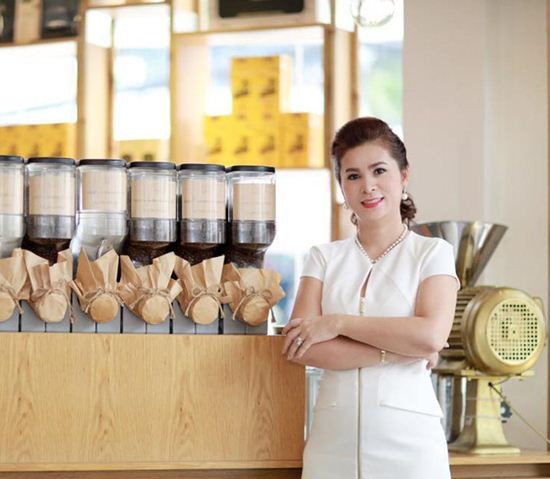Giữa bão ly hôn nghìn tỷ, vợ "vua cà phê" Trung Nguyên gây ấn tượng vì đẹp, mặc sang hình ảnh 2 giua bao ly hon nghin ty, vo "vua ca phe" trung nguyen gay an tuong vi dep, mac sang hinh anh 2