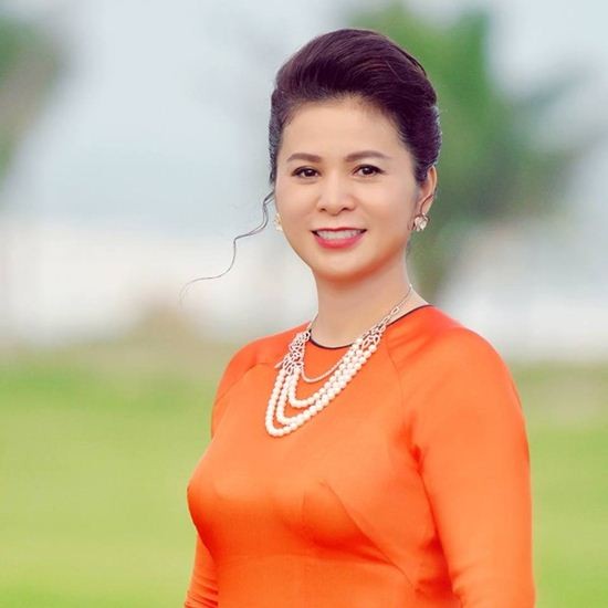 Giữa bão ly hôn nghìn tỷ, vợ "vua cà phê" Trung Nguyên gây ấn tượng vì đẹp, mặc sang hình ảnh 11 giua bao ly hon nghin ty, vo "vua ca phe" trung nguyen gay an tuong vi dep, mac sang hinh anh 11