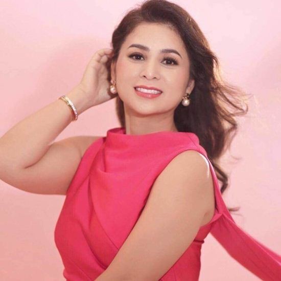 Giữa bão ly hôn nghìn tỷ, vợ "vua cà phê" Trung Nguyên gây ấn tượng vì đẹp, mặc sang hình ảnh 9 giua bao ly hon nghin ty, vo "vua ca phe" trung nguyen gay an tuong vi dep, mac sang hinh anh 9
