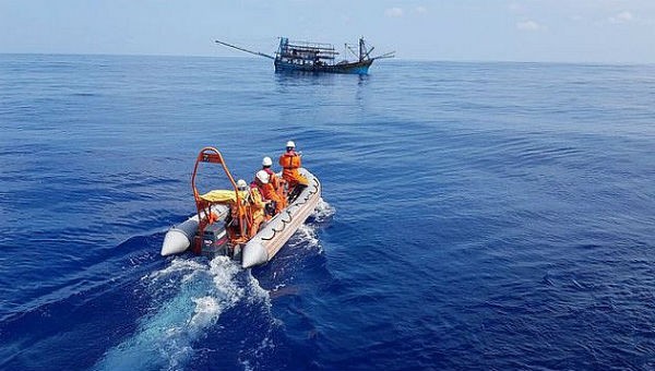 Đề nghị Trung Quốc hỗ trợ cấp cứu 1 ngư dân bị tai nạn trên biển