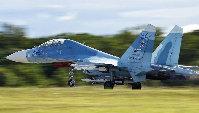 Nga lại điều máy bay chiến đấu Su-27 chặn máy bay trinh sát Mỹ