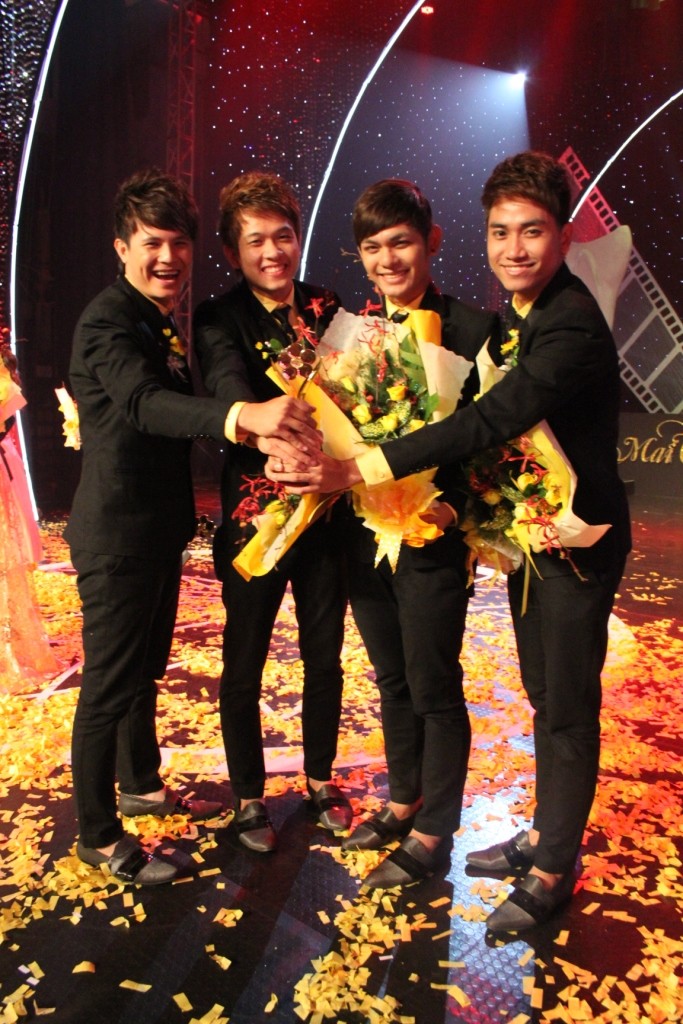 V-Music - Nhóm nhạc được yêu thích nhất (với bài Xinh tươi Việt Nam).